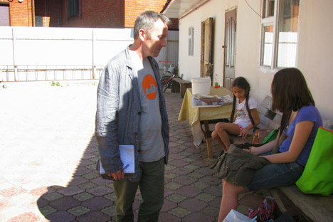 Stephen Wilson:  “Saya pikir hal yang benar-benar mereka butuhkan adalah dukungan moral dan spiritual.” Foto: Oksana Chebotareva